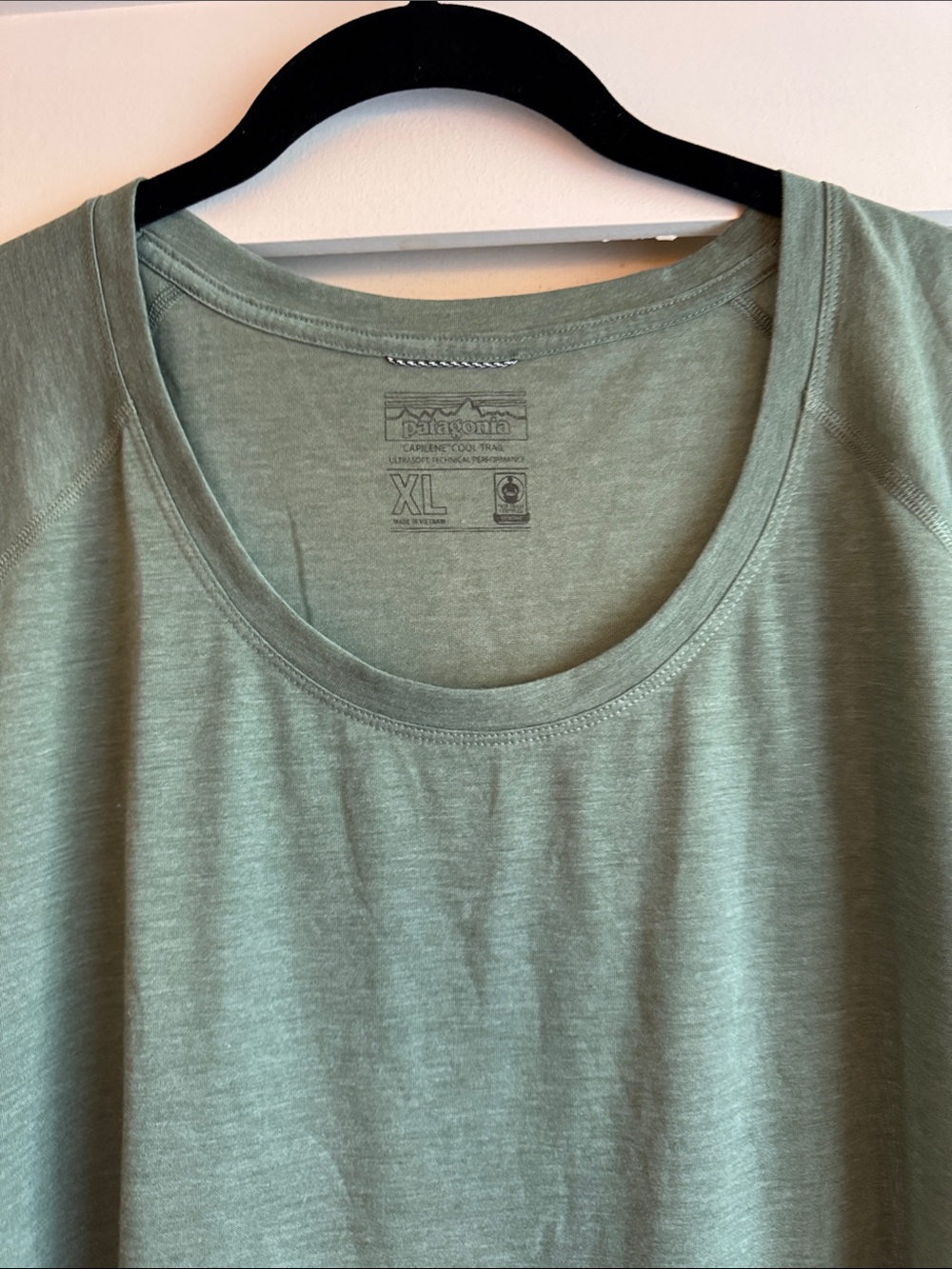 Patagonia Capilene Cool Trail Relaxed Scoop Neck Tee in Sage Green XL - Picture 3 of 12